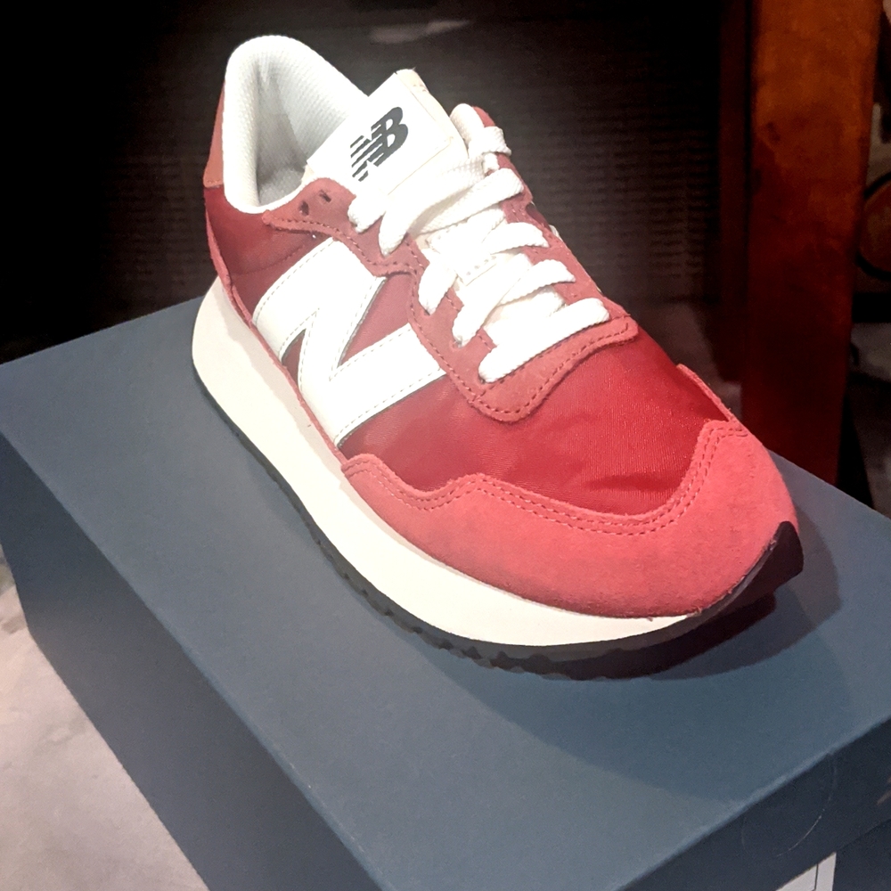 NB WOMENS WS237DF1
